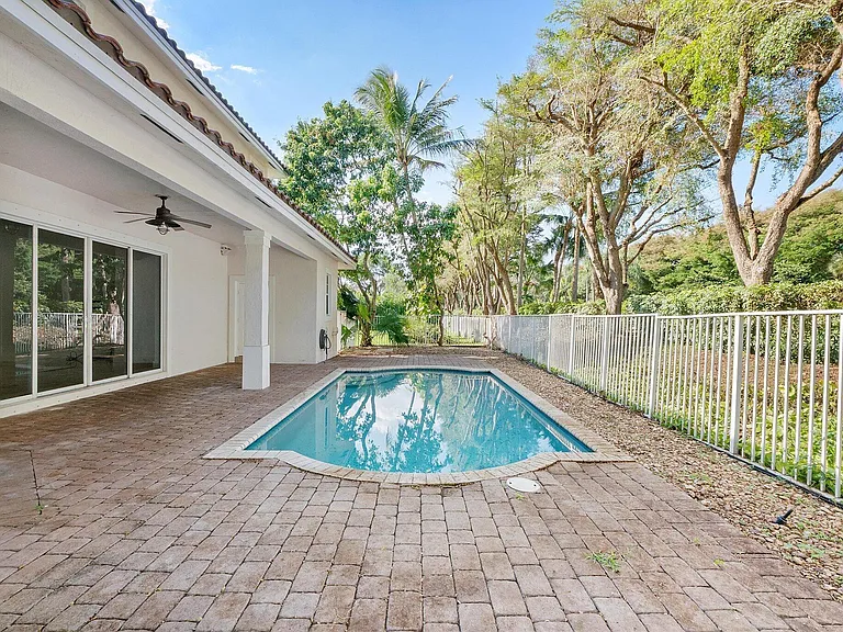 2013 Harbor View Cir — Photo 13