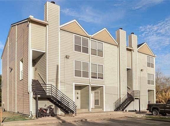 5th image of 9201 Palmetto St APT 206
