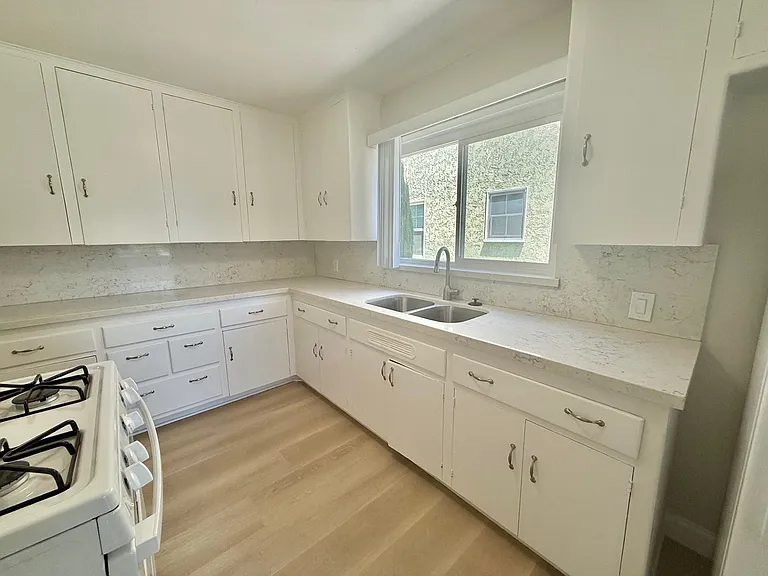 919 E Carson St #1 — Photo 13
