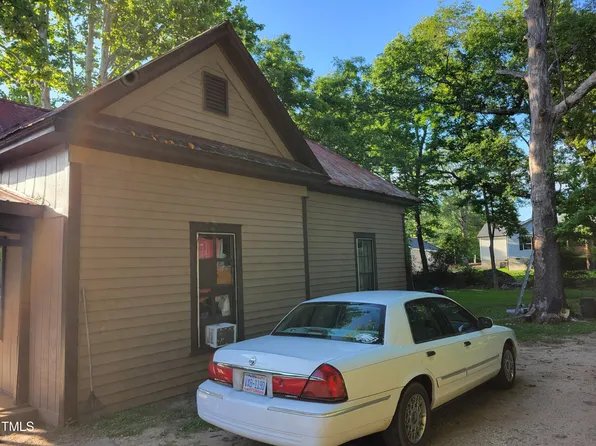 1005 Chatham St, Sanford, NC 27330