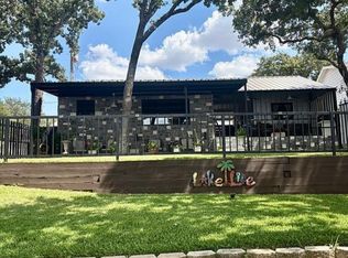 382 Lakeside Dr, Bowie, TX 76230