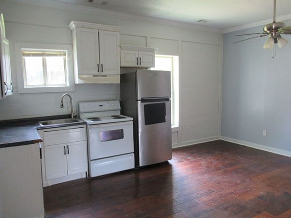 5th image of 627A N Burson Ave