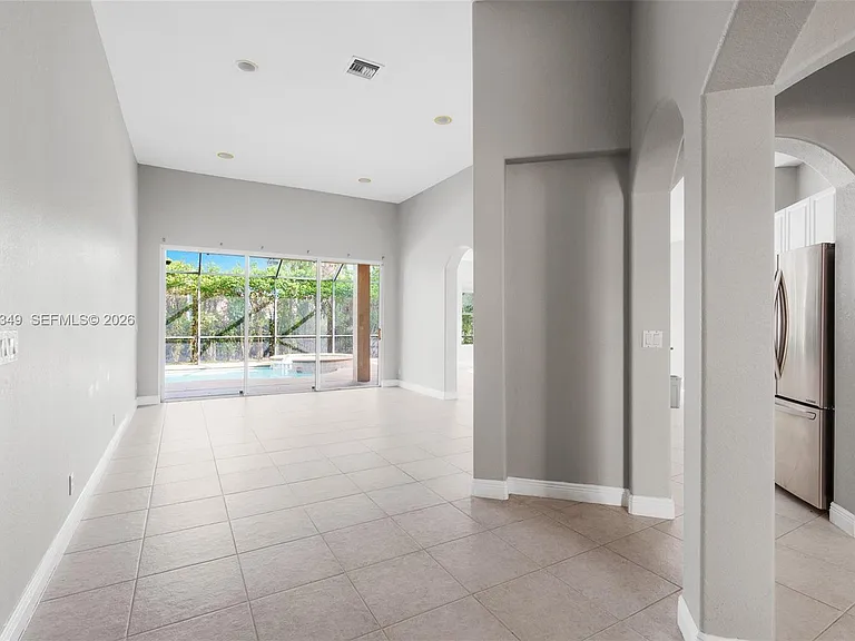 10635 NW 61st Ct — Photo 4