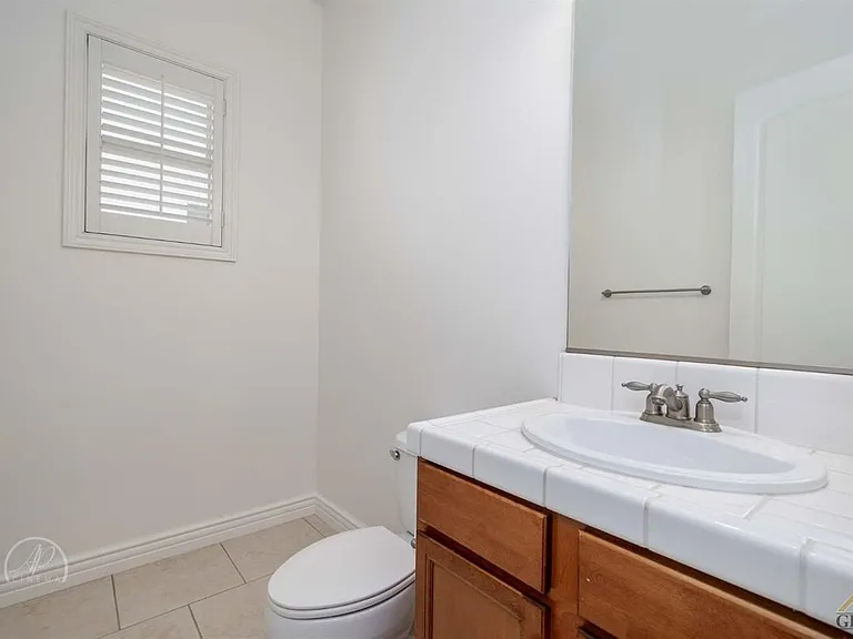 2722 Oakley St — Photo 25