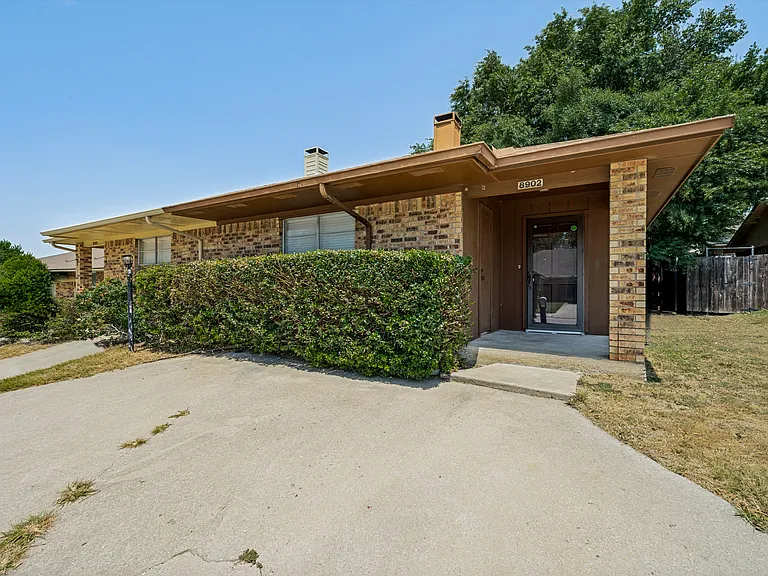 8902 Marilyn Dr — Photo 1