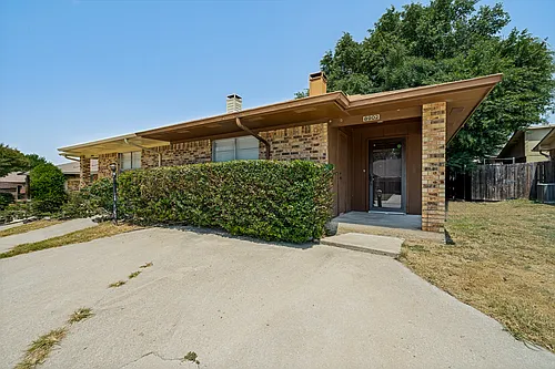 8902 Marilyn Dr Photo 1