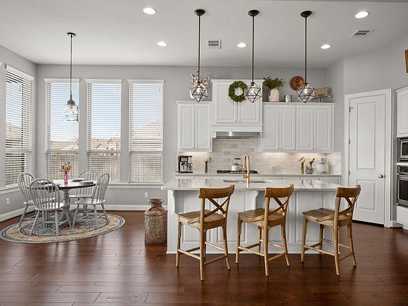 4th image of 104 Regents Ln