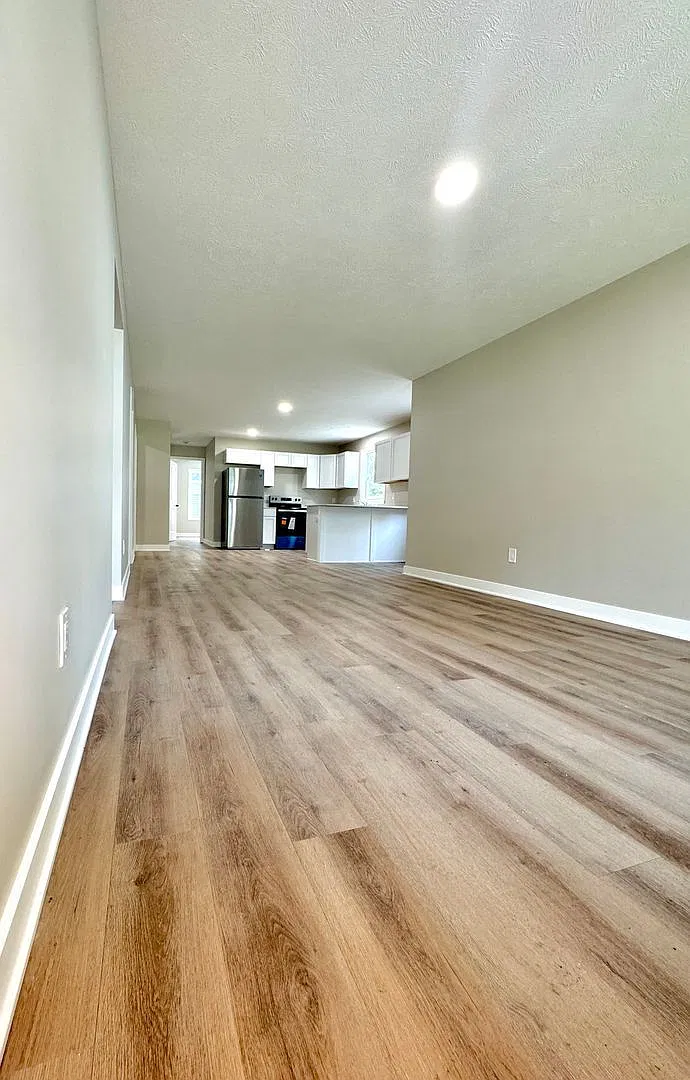 609 Amity Ave — Photo 3