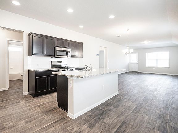 3rd image of 13904 Heidhorn Dr