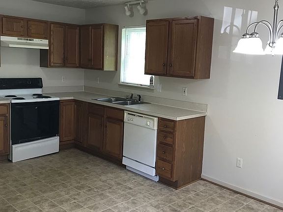 3rd image of 536 Monticello Ave #B