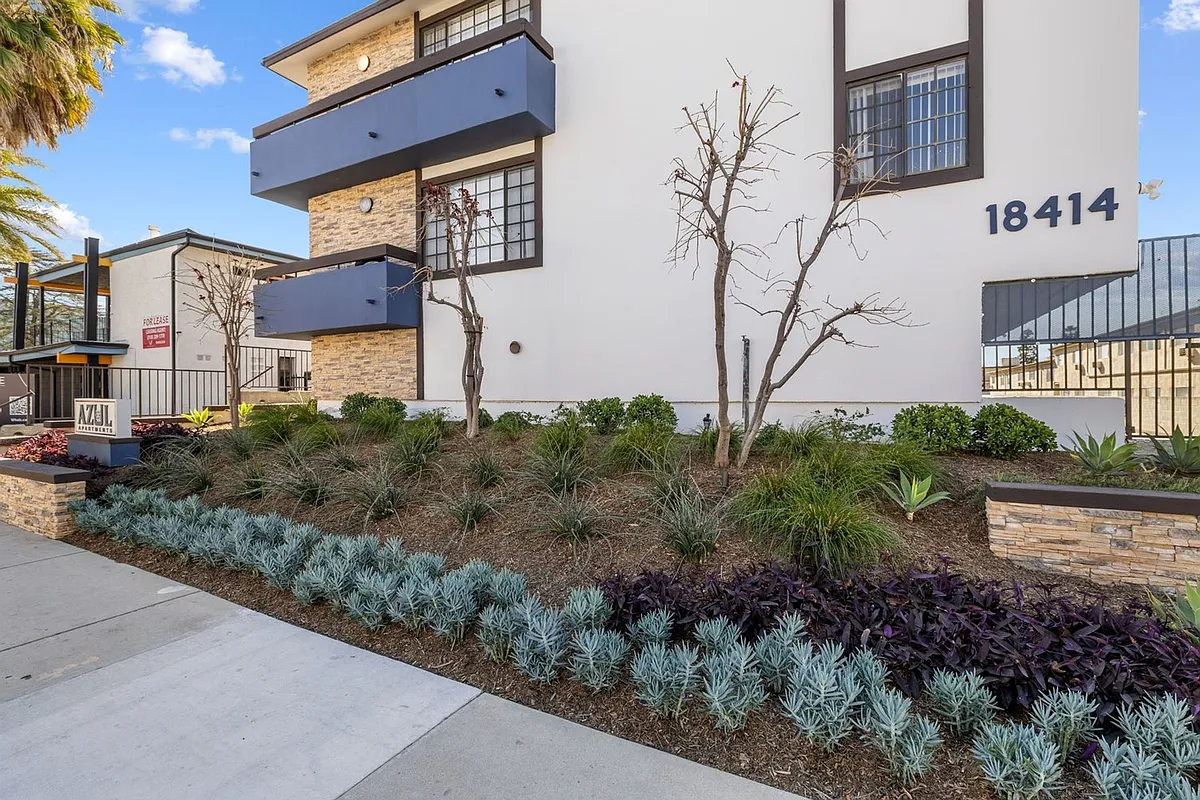 Building Photo - Windward Sea