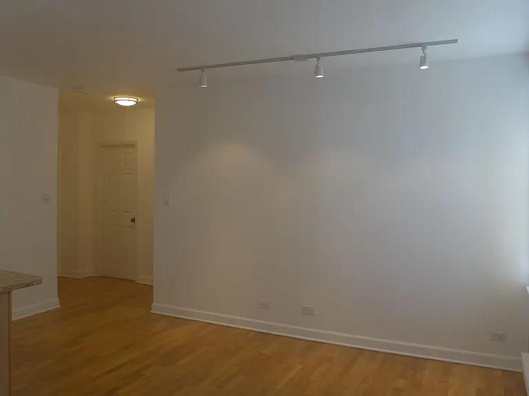 808-12 W Junior Terrace — Photo 6