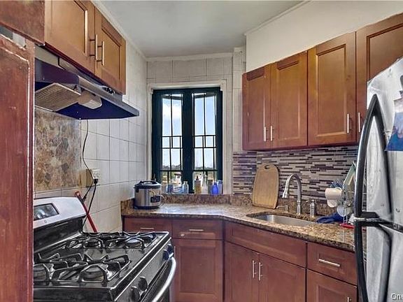 4th image of 1970 E Tremont Avenue #9D