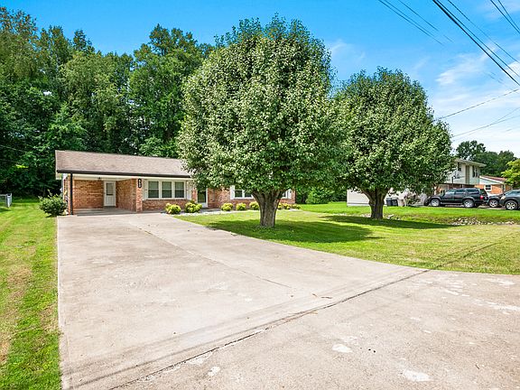3rd image of 660 Oaklawn Cir