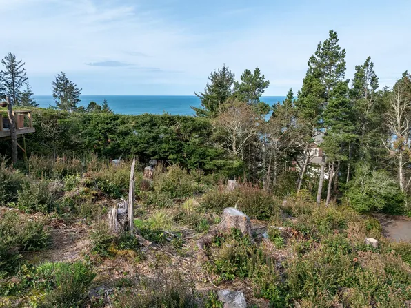 6 Pinewood Ln W, Tillamook, OR 97141