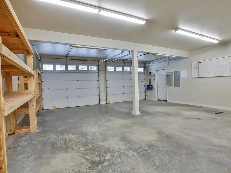 2385 Lake Forest Dr — Photo 45