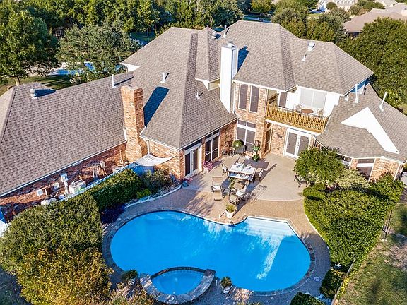 3rd image of 475 Chippendale Dr
