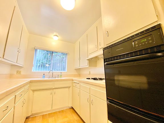 5th image of 1128 7th St #101