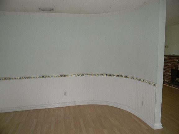 5th image of 410 Willows