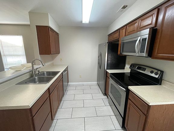 3rd image of 3616 Prescott Dr