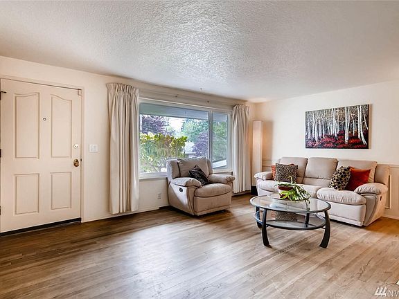4th image of 6503 185th St SW
