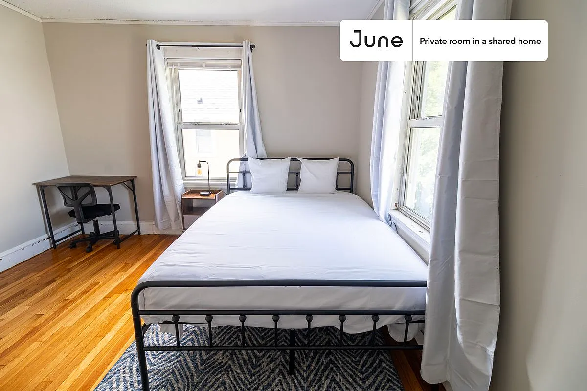 Queen bedroom in 4 bed/1 bath home in Somerville #1890 A — Photo 2