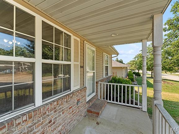 4th image of 708 S Library St