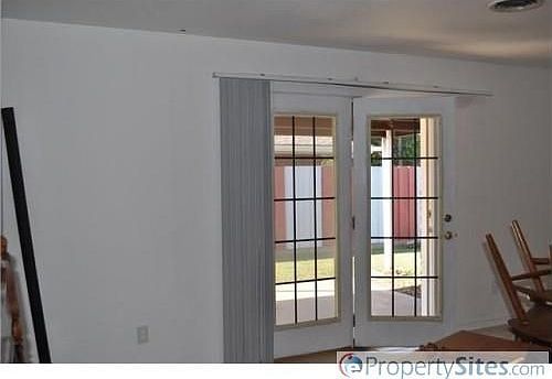 5th image of 501 SW 60th Ter