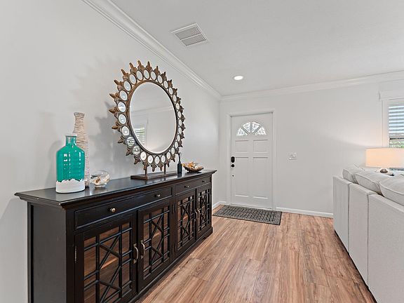 5th image of 1110 NE Crescent Street