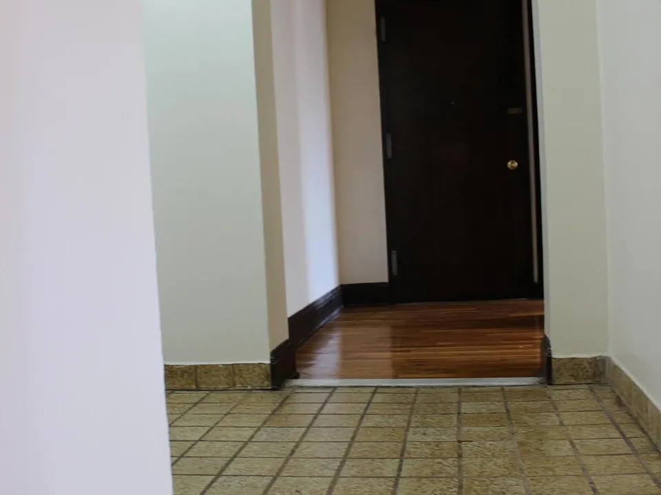Hallway to bedrooms