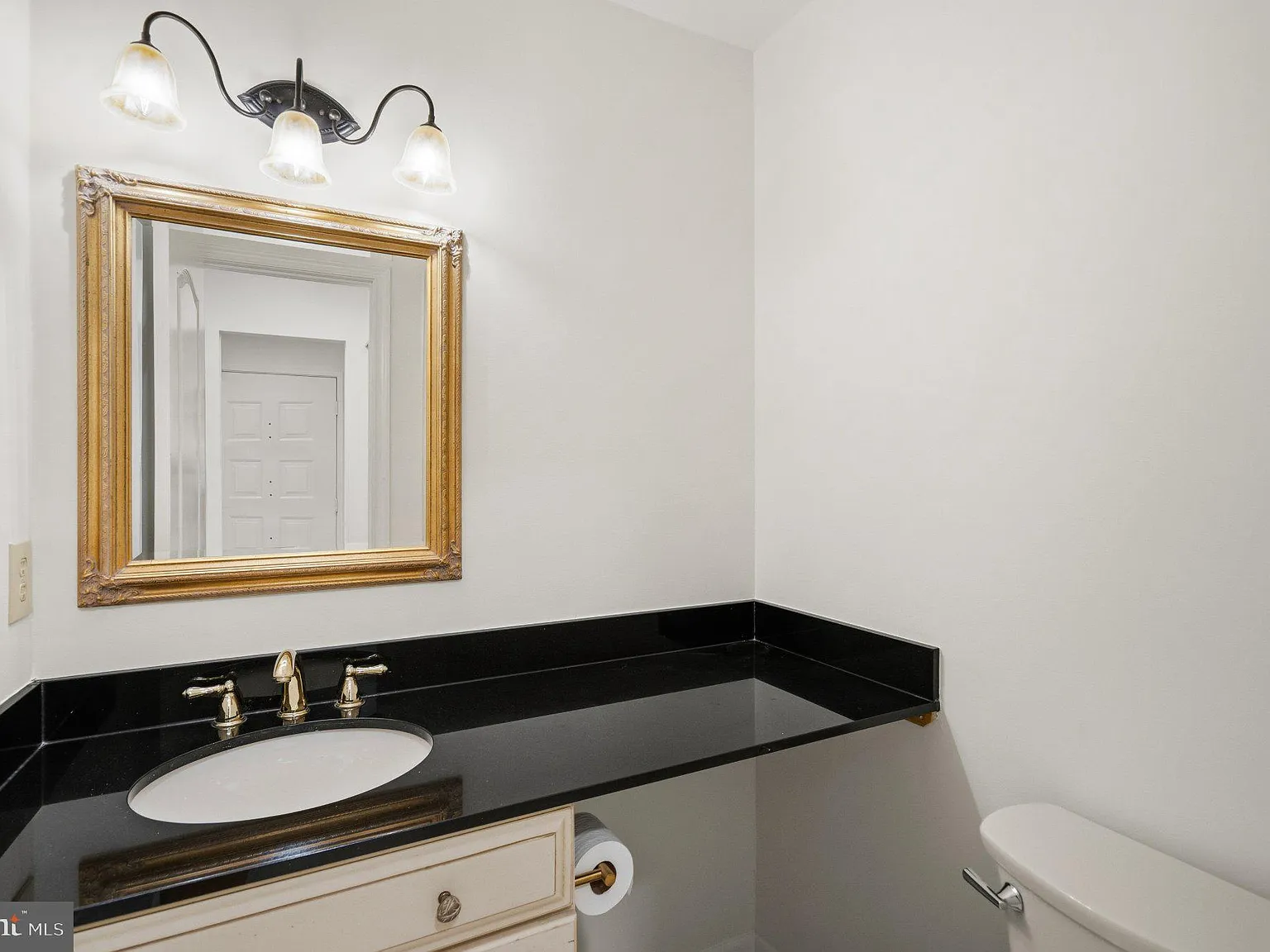 3 bed, 2.5 bath, 1349 sqft, $2,995 — Photo 4