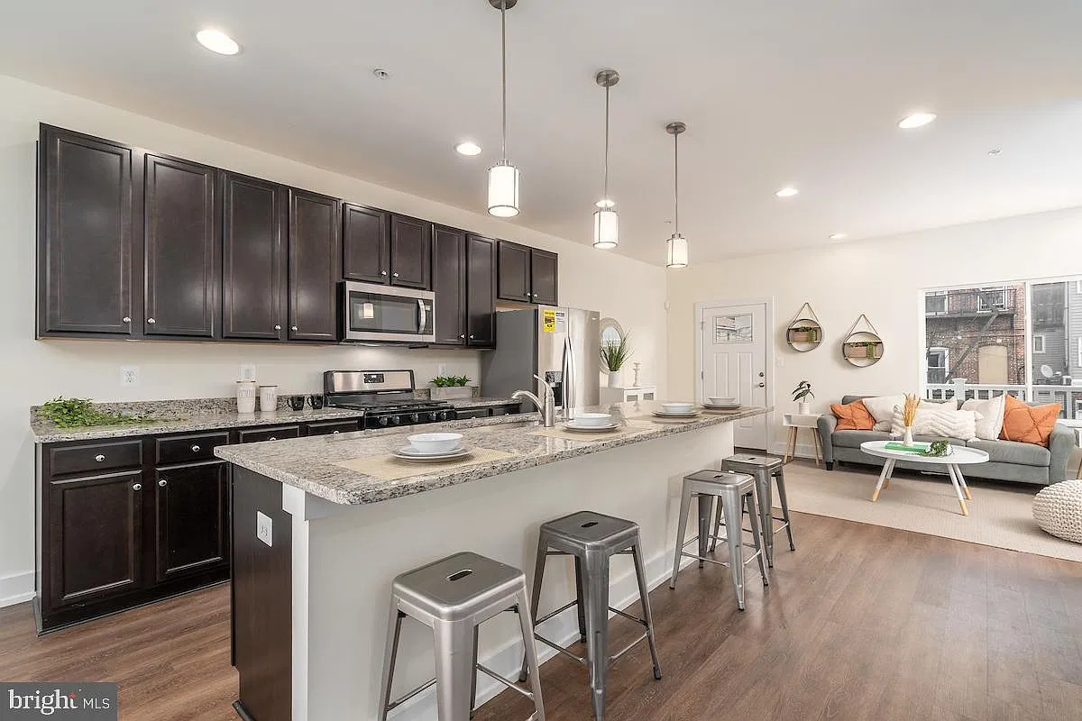 4 bed, 3.5 bath, 2354 sqft, $3,200 — Photo 1