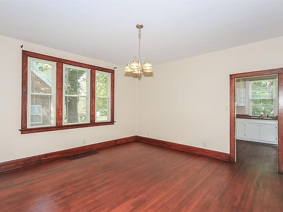 5th image of 6929 Noble Ave