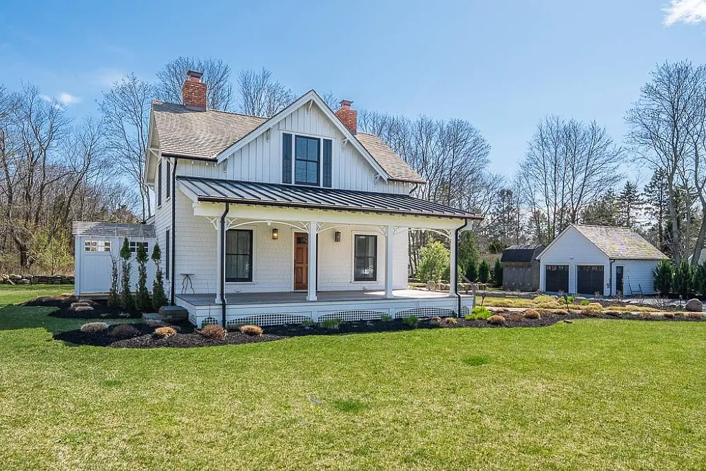 Charming 4-Bedroom Rental - Near Love Lane, Vineyards & Beaches! — Photo 1