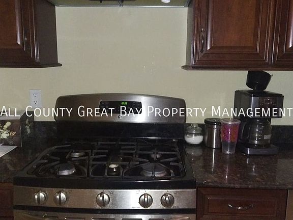 4th image of 39 Country Woods Dr