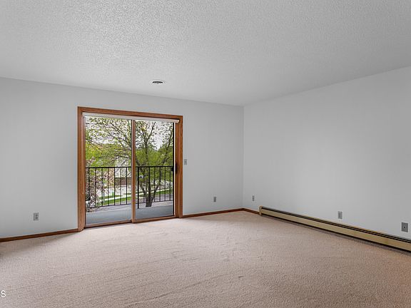 3rd image of 2635 Gateway Ave APT 9