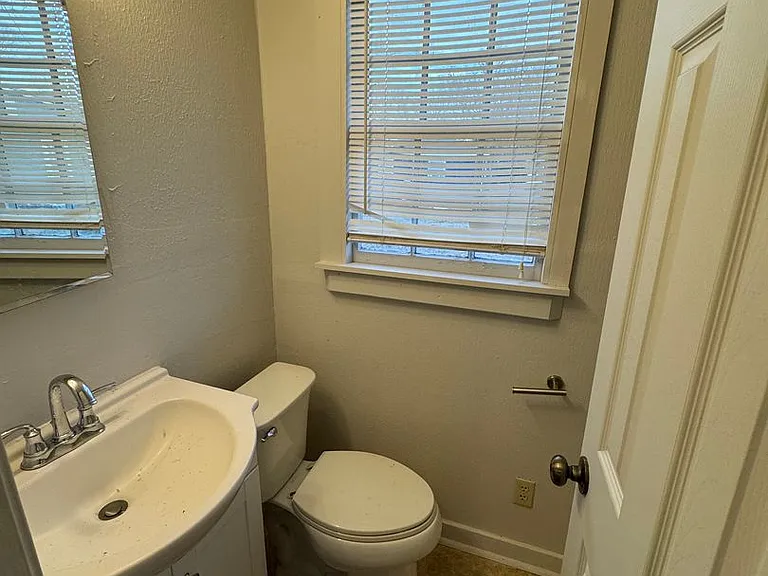 102 Thomas Ave SE — Photo 6