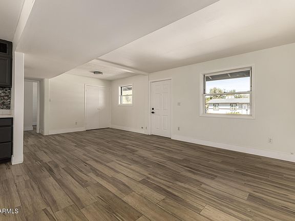 5th image of 2535 E HARTFORD Avenue