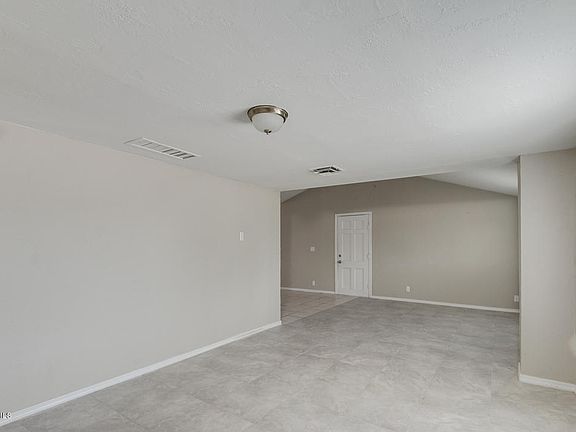 5th image of 14209 N Primrose St