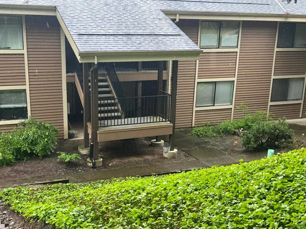 9768 SE Talbert St, Clackamas, OR 97015