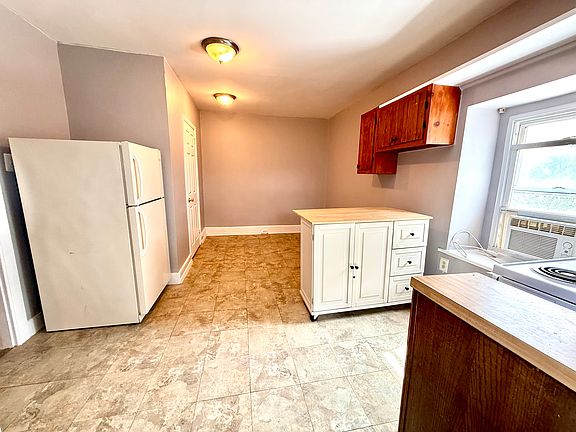 5th image of 5901-03 Tulip St #3
