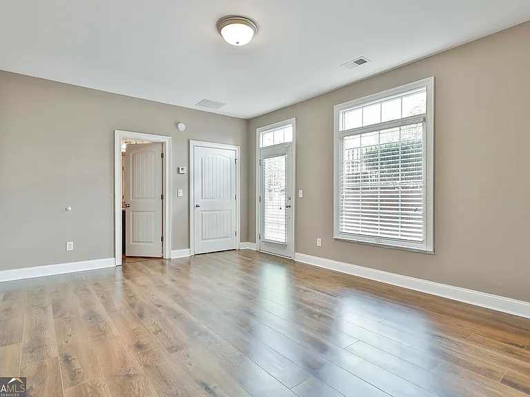 803 Lexington Vlg — Photo 33