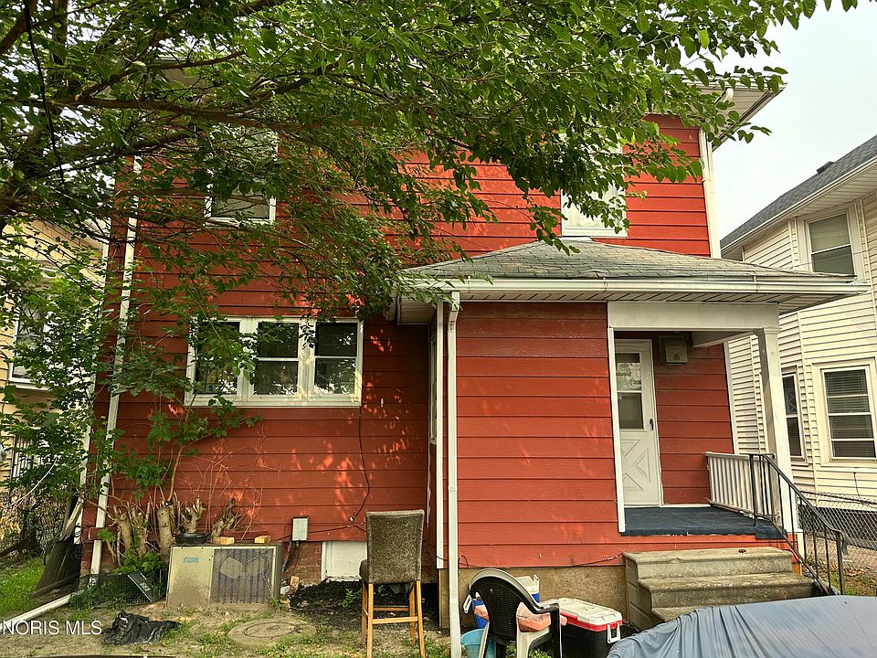2nd image of 2208 Rosewood Ave