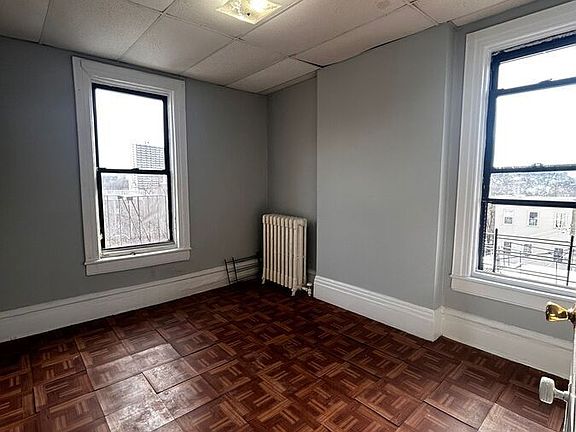 4th image of 176 Palisade Ave