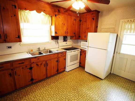 4th image of 742 Crestwood Cir