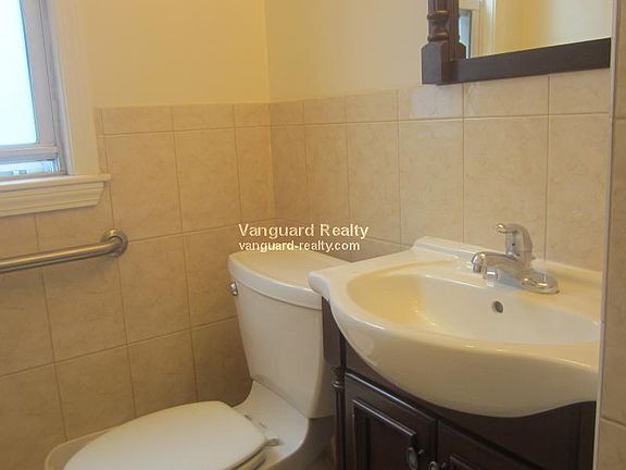 5th image of 215 Cypress St #1
