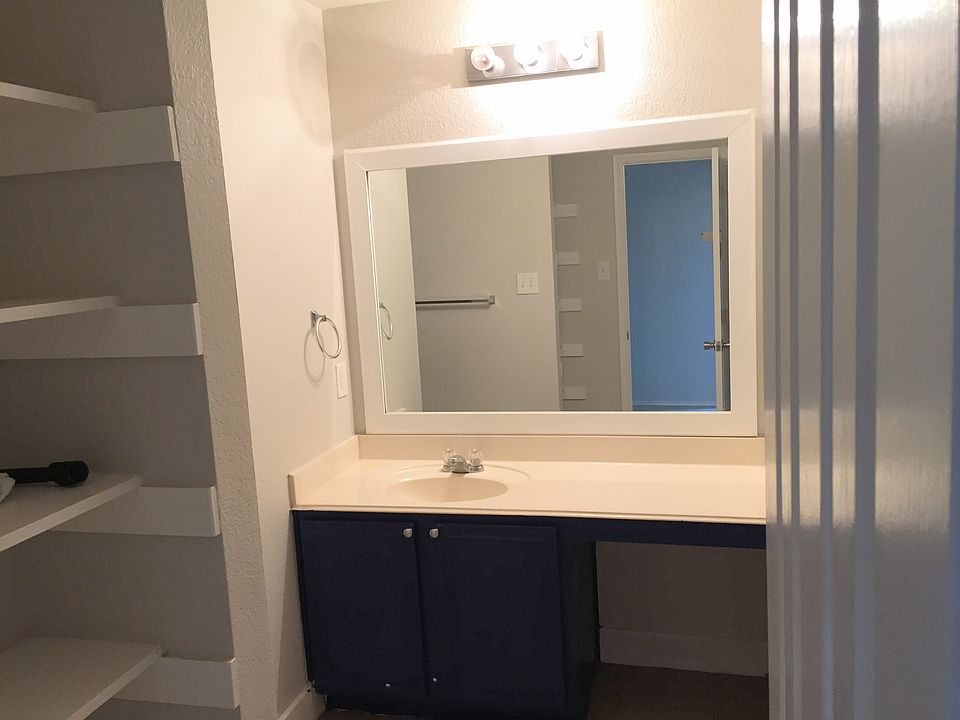 Shared full bath