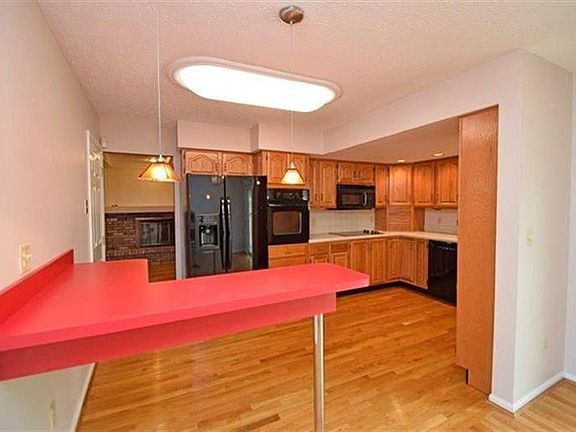 4th image of 10817 Surfwood Ln