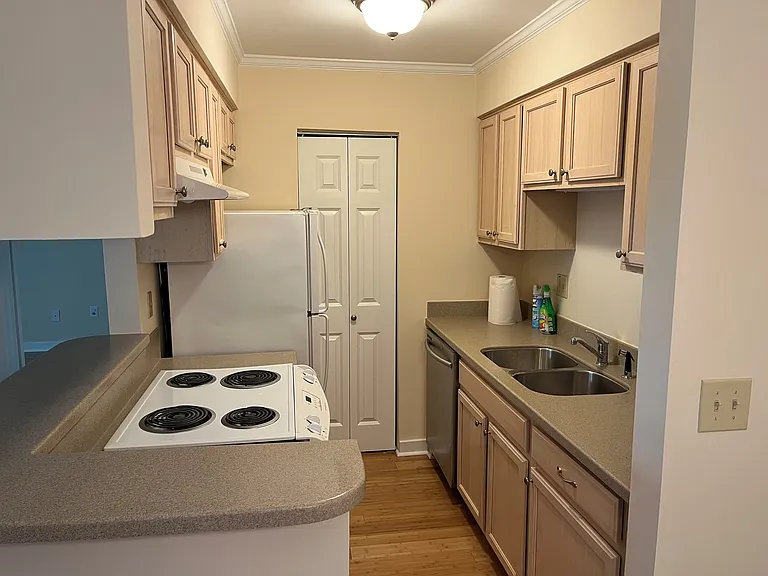 341 W Coleman Blvd #F — Photo 8