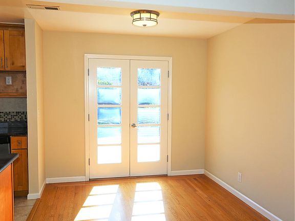 4th image of 46 McLellan Ave